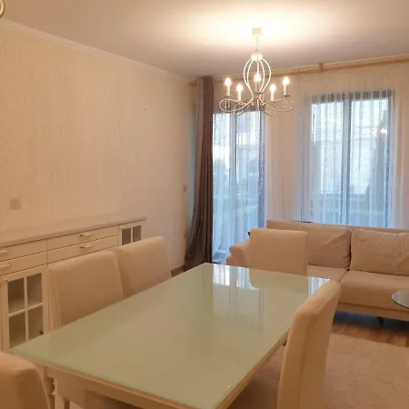 Evergreen 1 Apartment Warna
