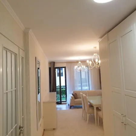 Evergreen 1 Apartment Warna